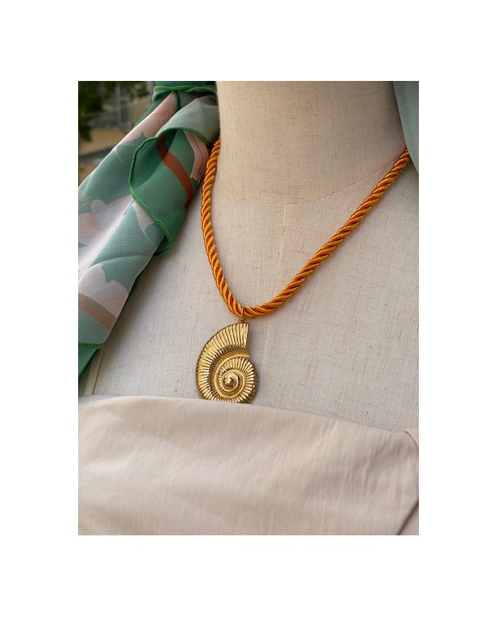 COLLIER SARAH